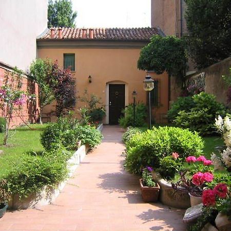 Bed and Breakfast Il Giardino Fiorito Ferrara Exterior foto